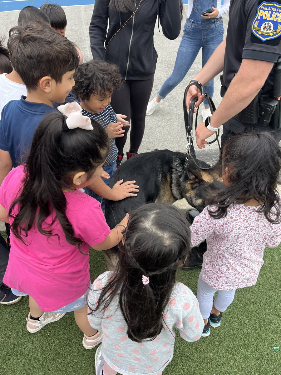 PPDCanineUnit's tweet photo. Today Officer O’Connor along with #K9 Corp got to participate in career day at Taggert Elementary and Francis Scott Key. Needless to say the kids were super excited to play with K9 Corp and had many questions for @PhillyPolice @PPD03Dist https://t.co/jsQMAV3CbN