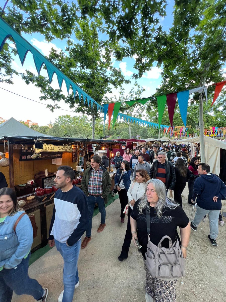 Esta tarde visitando el Mercado Medieval de Loranca, un evento que tiene gran acogida en nuestra ciudad y que podemos disfrutar desde hoy hasta el domingo. No os lo perdáis 😉 #FuenlabradaCiudadViva