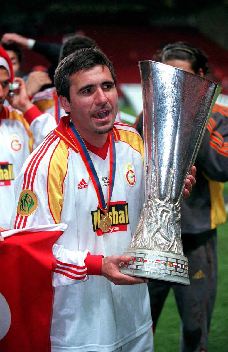 Galatasaray X Hagi 1999/00 deplasman. Türk futbolunun zirve günü 17 Mayıs 2000. ⚪️🟡🔴 @GalatasaraySK