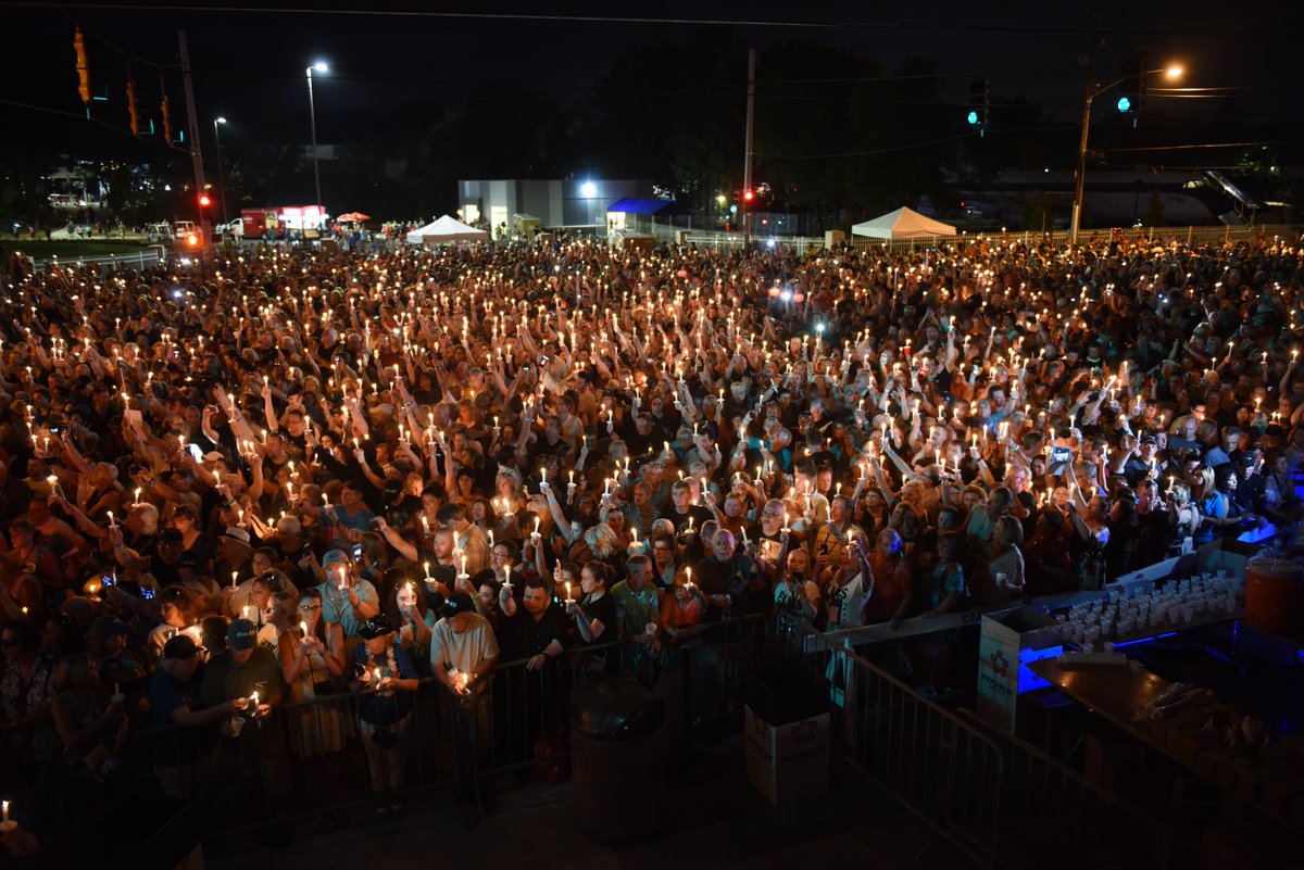 Did you know that each year, since 1978, the year after Elvis’ passing, fans have gathered at the gates of Elvis Presley’s Graceland each year to honor his memory with a Candlelight Vigil? 🕯️