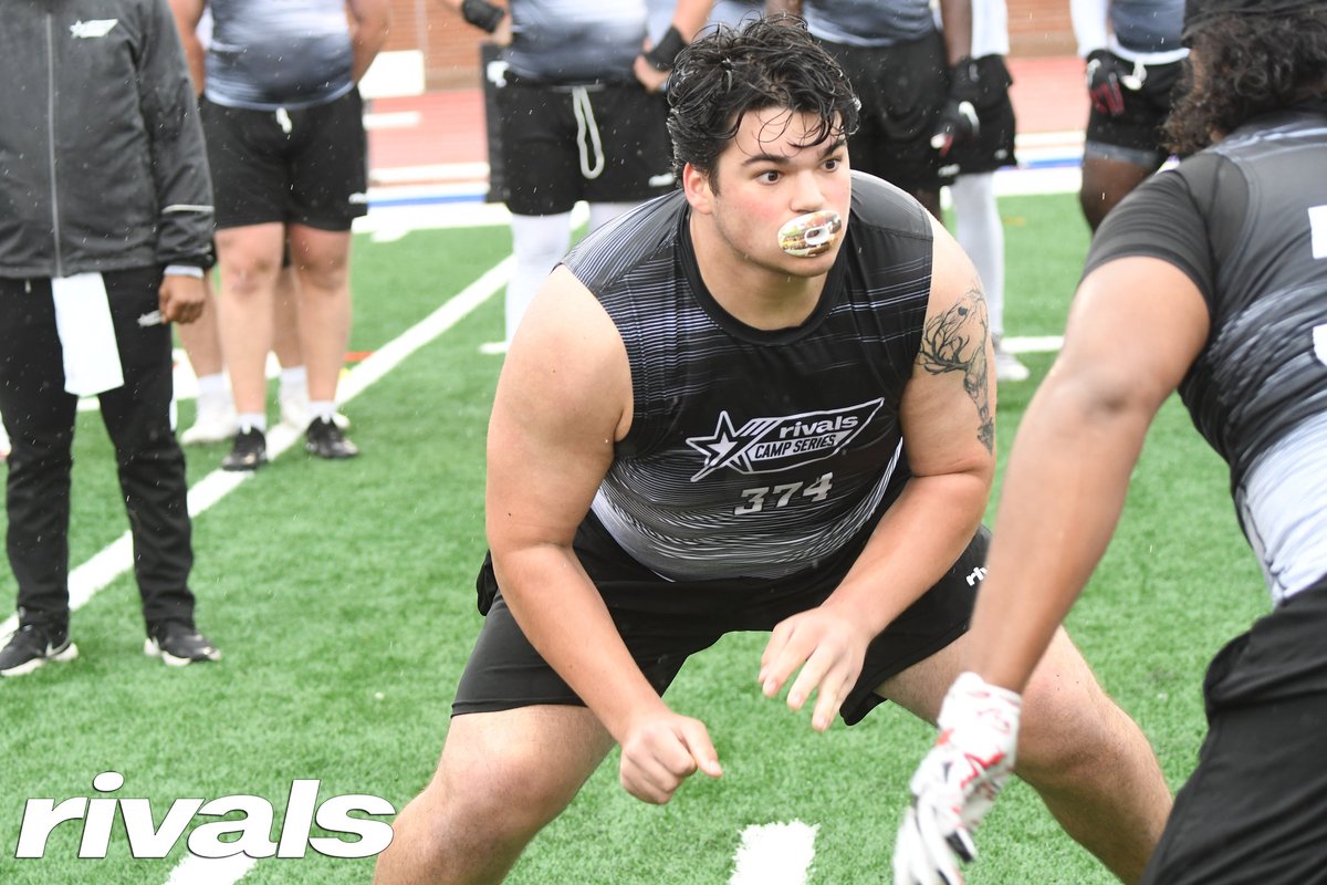 Cambridge (Ga.) OL Gabe Smith spoke to us at the Rivals Camp in Atlanta and he has a pair of ACC rivals leading the way in his recruitment with OVs locked in and a plan for a summer decision. #GaTech interior O-line target. georgiatech.rivals.com/news/two-acc-f…