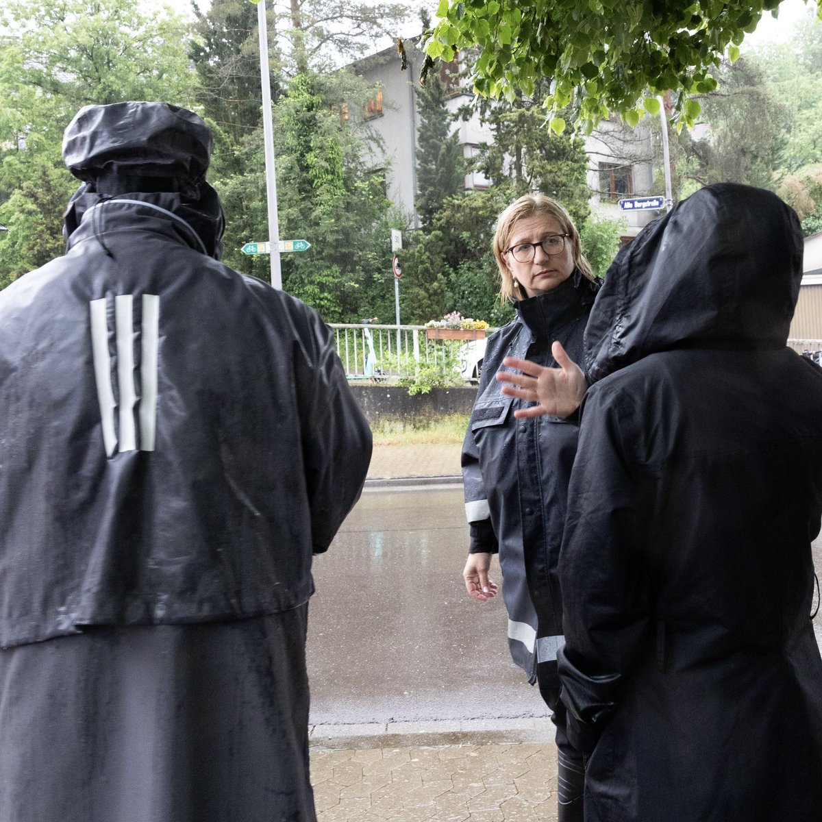 Das Saarland (@saarland_de) on Twitter photo Auf der Rußhütte in Saarbrücken hat Ministerpräsidentin <a href="/AnkeRehlinger/">Anke Rehlinger</a> sich gemeinsam mit Innenminister Jost ein Bild der Lage vor Ort gemacht. Auf der Rußhütte in Saarbrücken hat Ministerpräsidentin <a href="/AnkeRehlinger/">Anke Rehlinger</a> sich gemeinsam mit Innenminister Jost ein Bild der Lage vor Ort gemacht.