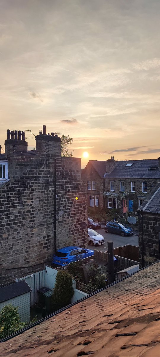 There you go, a Lowry-esq #sunset over the rooftops of #Otley