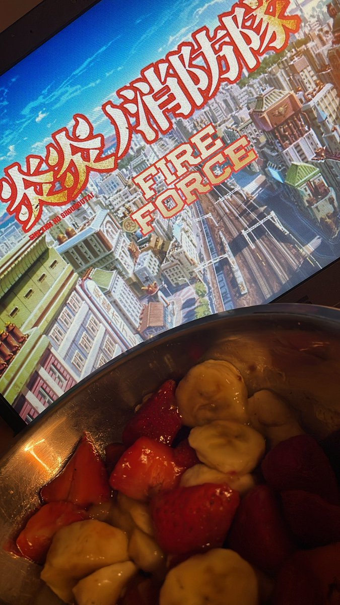 Une salade de fruit et un nouvel anime, c’est ça le bonheur ?

(vous noterez que la couleur des fruits est assortie à la police d’écriture)