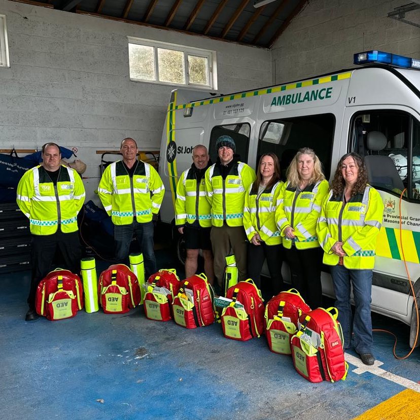 Alderney has a new team of #volunteer Emergency Responders, trained to support the #ambulance service in the island - equipped with AED & other first aid equipment, they respond to life-threatening calls in their vicinity, in a similar way to #CFRs in Guernsey. 
#CaringForLife