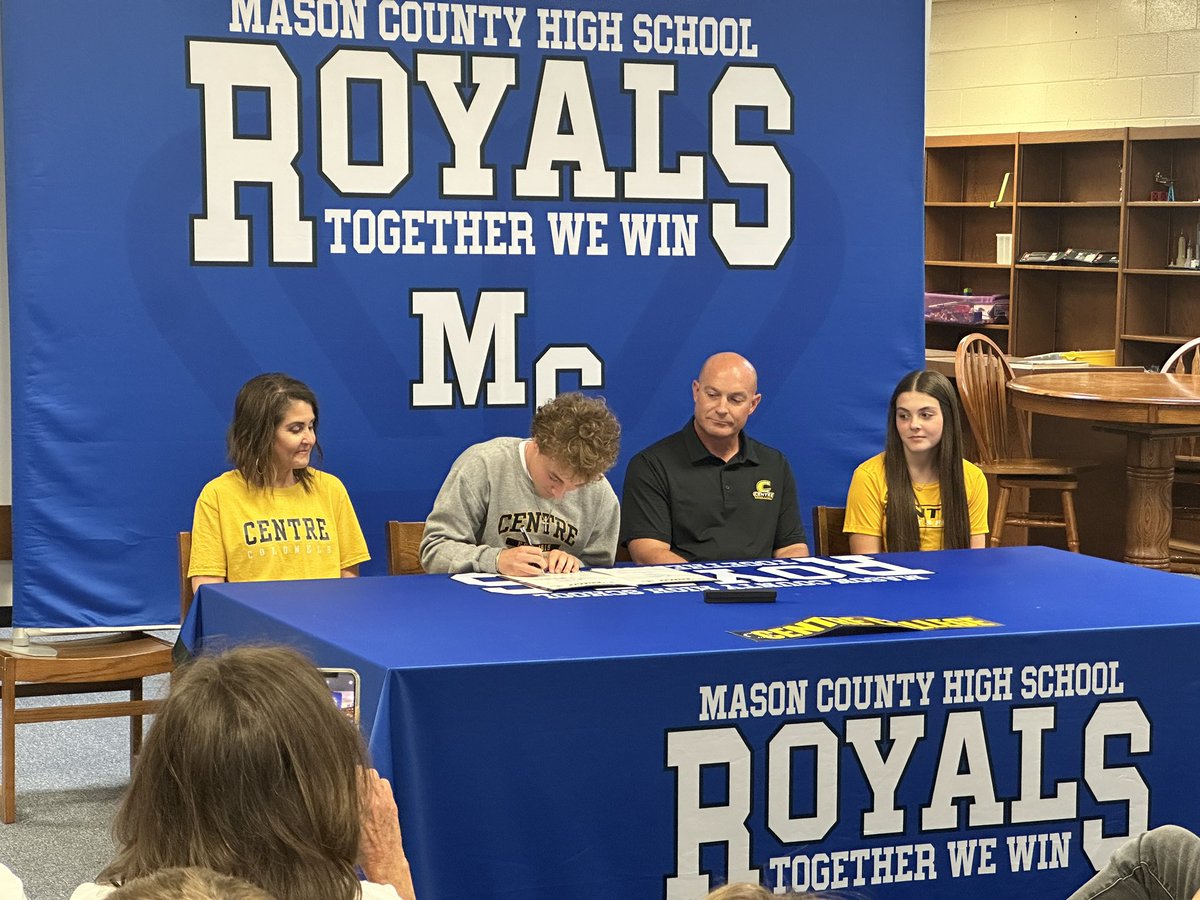 Congratulations to Peyton Ullery on signing to Centre College! Royals 🔵⚪️—> Colonels⚫️🟡 #TogetherWeWin