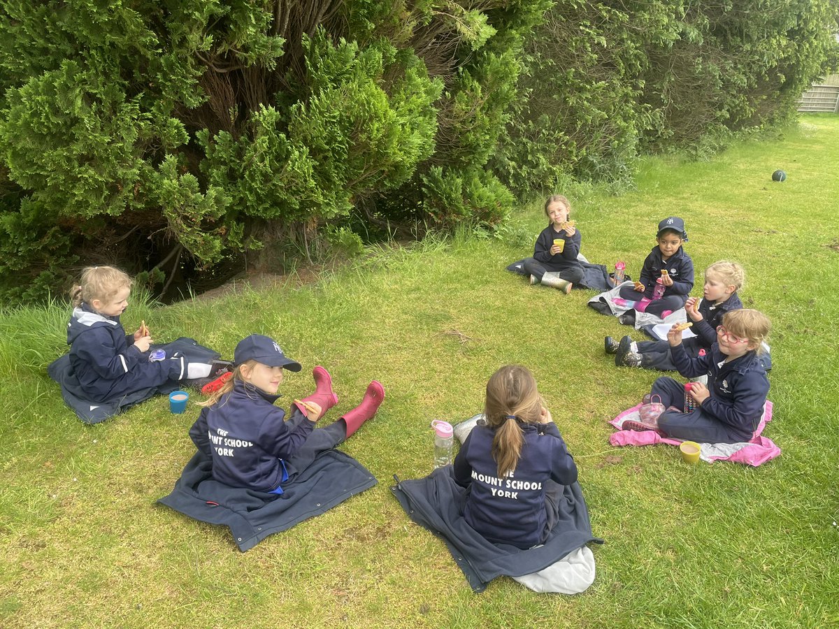 Today Reception decided to have snack around their own ‘fire’ instead of around our fire circle in the wood.