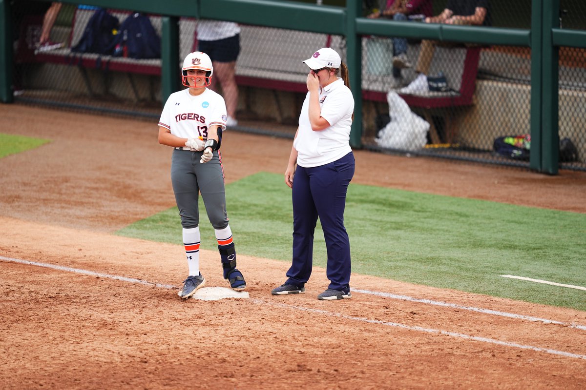 B3 | Miscue at the plate .... EVERYONE'S SAFE! 🙌 ⚔️: 2 🐅: 5 #WarEagle