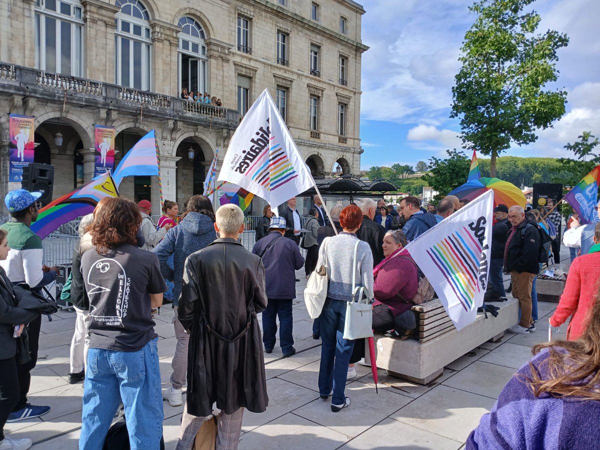 Deux rassemblements, deux météos ! Beau soleil à Bayonne, déluge de pluie à Pau mais même détermination pour défendre les droits LGBTI 🏳️‍🌈 Au travail et ailleurs, on agit contre les discriminations !