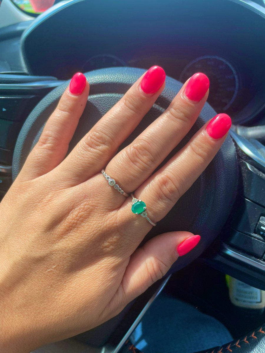 It’s been 6 months since I started doing my own dip manicures. Practice and patience is key. This dip is 2 weeks old. I think I’m getting pretty good ☺️