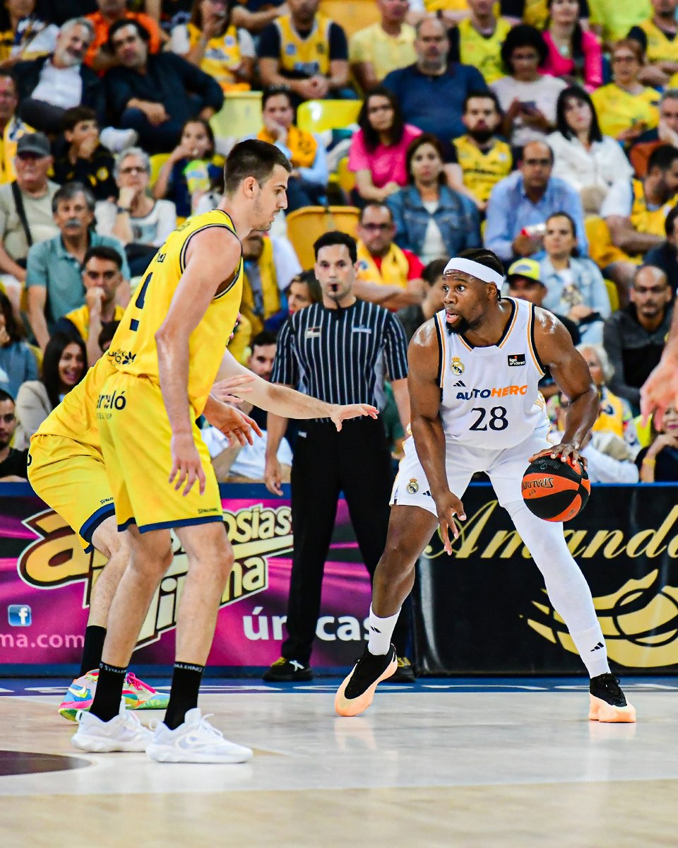 ⏸️ Fin del tercer cuarto. 
 @GranCanariaCB 58 - 60 @RMBaloncesto
#HalaMadrid | #LigaEndesa