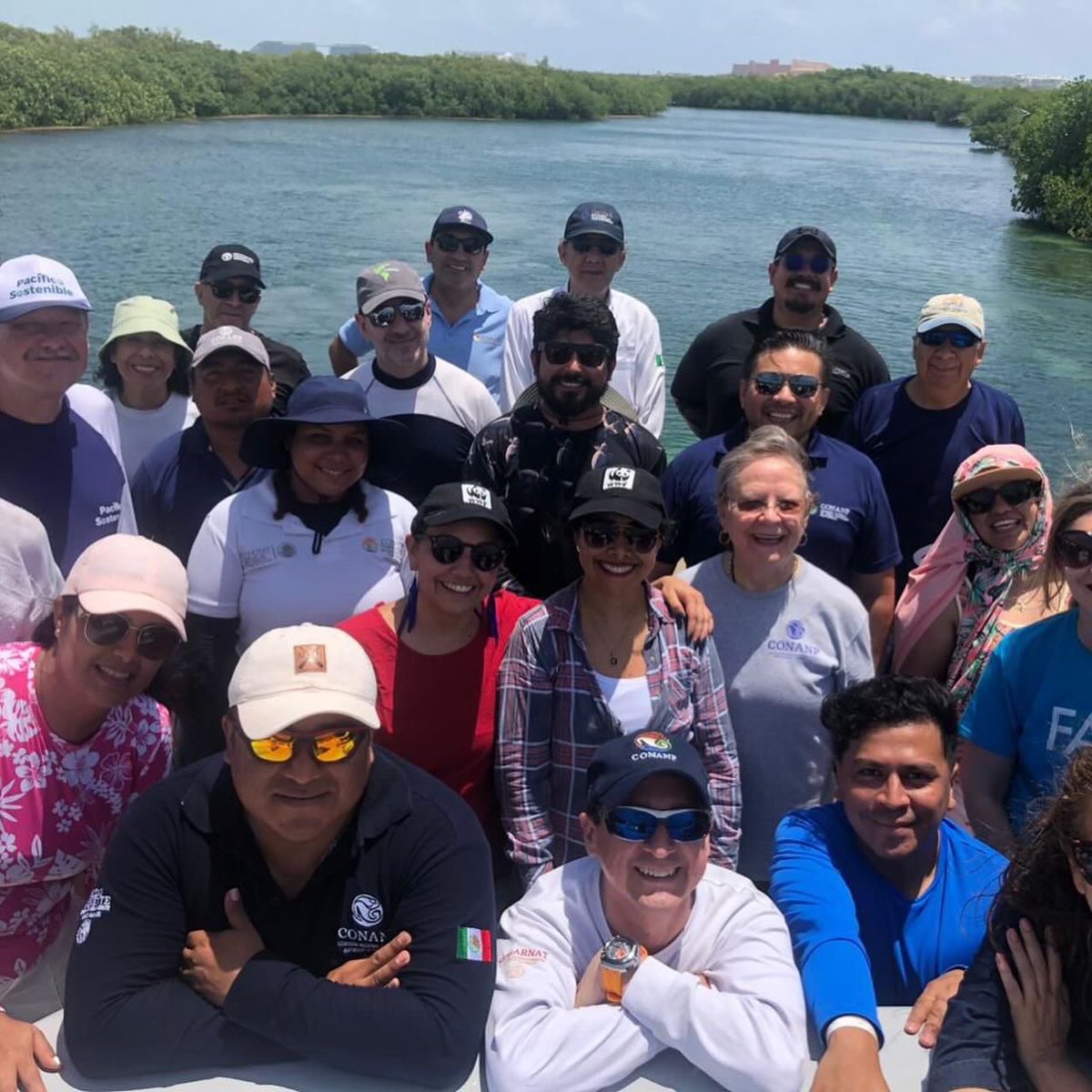 acic23's tweet photo. “Del anzuelo al plato” 🐟🦀🦞🦑

Un proyecto de pesca sostenible que contribuye a la seguridad alimentaria, la sostenibilidad en la producción, y el desarrollo de medios de vida para las comunidades pesqueras. 

#FAO #CONANP #IMIPAS #WWF https://t.co/M8G9TOpUYr