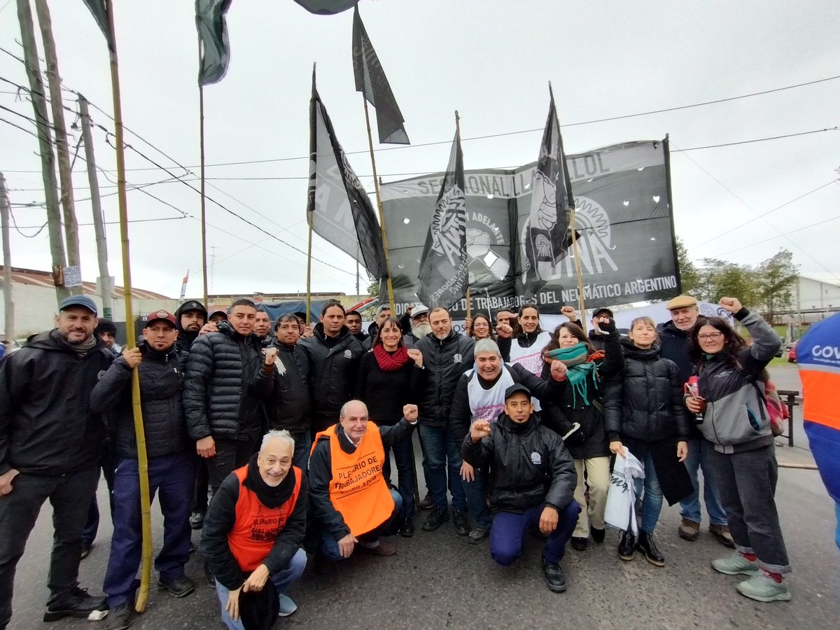 En el acto del SUTNA acompañando los reclamos de los trabajadores del neumático. Todo mi apoyo a los despedidos, exigimos la reincorporación inmediata!