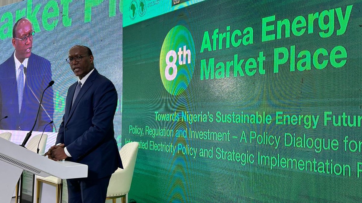 Speaking to participants at the 8th Africa Energy Marketplace in #Abuja, @AfDB_Group VP @KevinKKariuki highlighted the need for comprehensive reforms and collaboration to ensure Nigeria's #SustainableEnergyFuture. #AEMPNigeria #AEMP8 #PowerAfrica