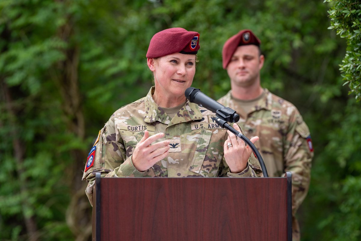 Today, the Division bid farewell to two outstanding leaders, Brig Gen. Andy Saslav, DCG–Operations, and Col. Liz Curtis, Division Chief of Staff. We thank them and their families for their contributions to the Division and wish them the best in their future assignments. #AATW