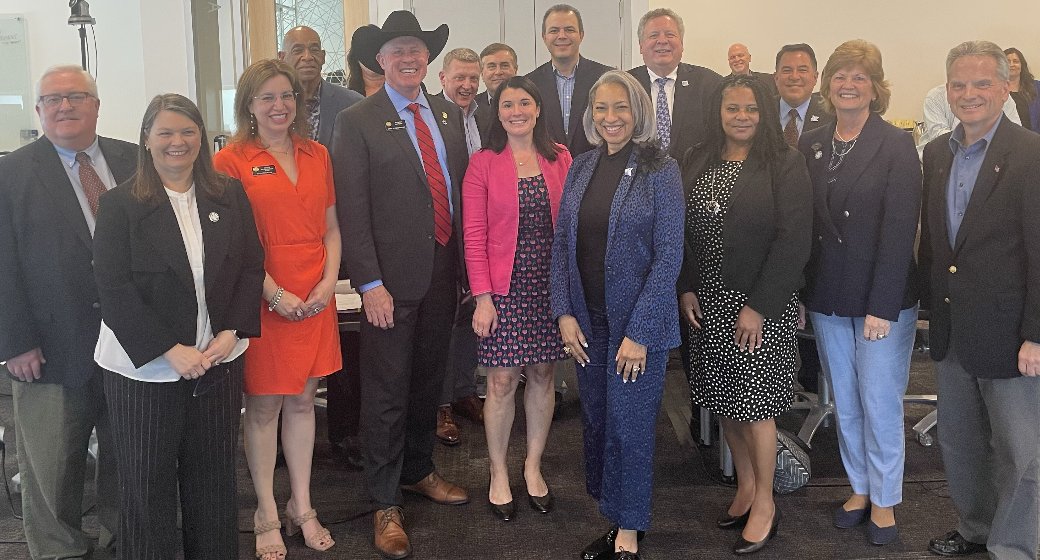A heartfelt thanks to @ACSCAN's Board who joined us for a full agenda celebrating our cont'd work to end cancer as we know it for everyone. Thanks to @LtGovofCO Dianne Primavera, Rep. @AnthonyHartsook & Sen. @Dafna_M Michaelson Jenet for joining us & championing cancer leg in CO!