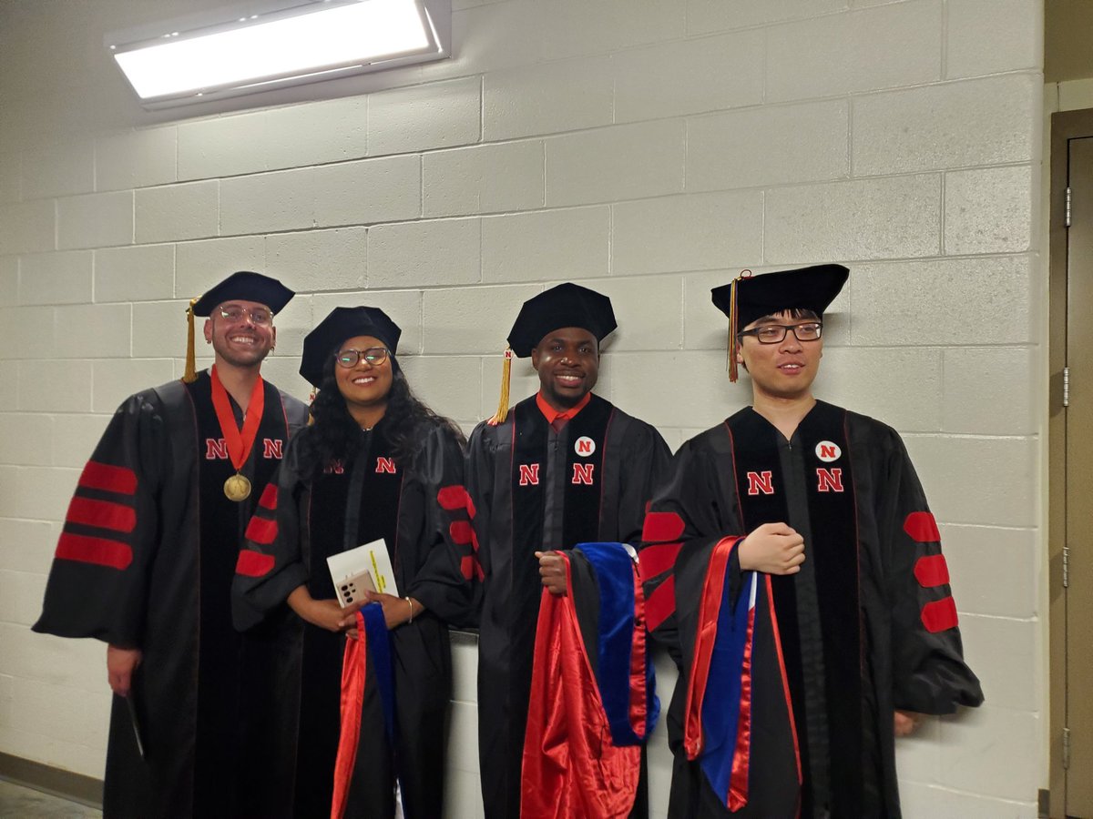 Watch out world! @UNL_PSI has 4 new PHDs ready to solve the agricultural problems facing the world with brilliant plant science! Congratulations grads! @CropsUNL @UNL_IANR @UNL_Biochem