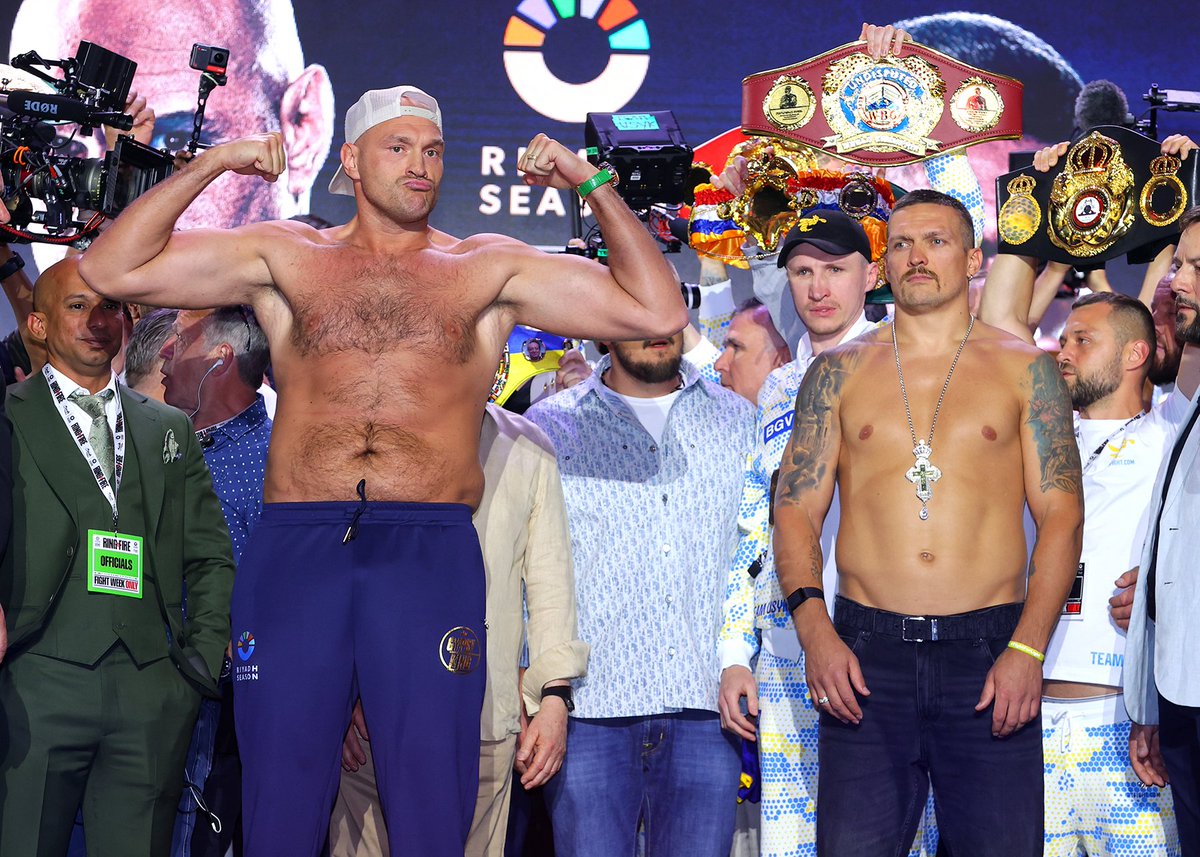 ⚖️ Tyson Fury 262 lbs. vs. Oleksandr Usyk 233.5 lbs for Undisputed WBO Heavyweight Championship - 12 Rounds tomorrow at Kingdom Arena in Riyadh, Saudi Arabia. The card is available on PPV at ESPN+,  DAZN & TNT Sports Box Office. 📷M.Williams / Top Rank