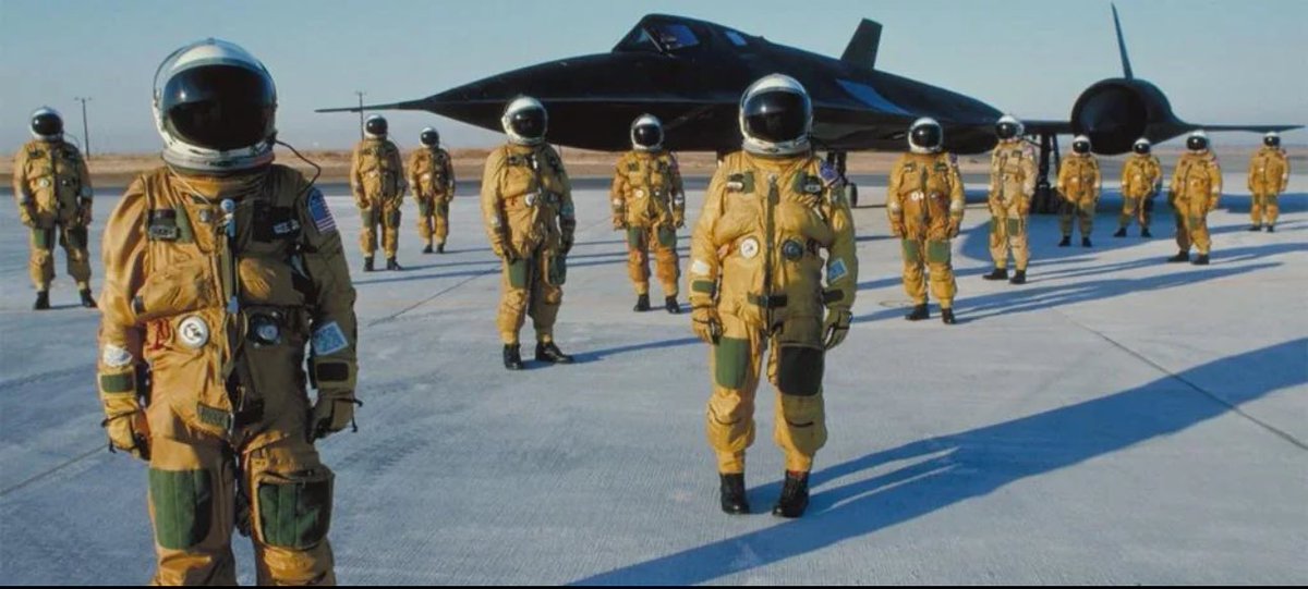 SR-71 pilots in pressurized uniforms, 1980.