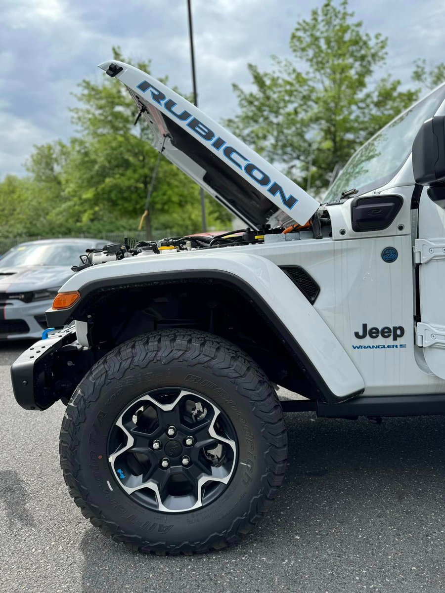 Adventure is calling and your new vehicle is waiting for you at our lot 🚘 Enjoy Memorial Day Savings this weekend! Anything that you are looking for, WE HAVE IT 🤩 Visit us TODAY! #Auto #Tvillecjdr #TGIF #MemorialDay