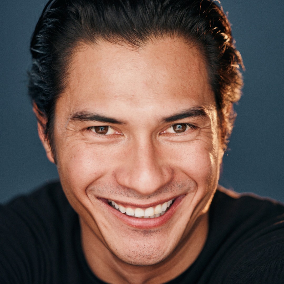 Happy #FeatureFriday! 🎉 Today, we're celebrating Hawaii Local #SagAftraMember #BrandonTierneyFinn. From his roots in O'ahu to starring as Prince Kūpule in Apple TV's 'Chief of War,' we honor Brandon's journey from the Hawaiian islands to Hollywood! 🌟🎬 #AAPIHeritageMonth