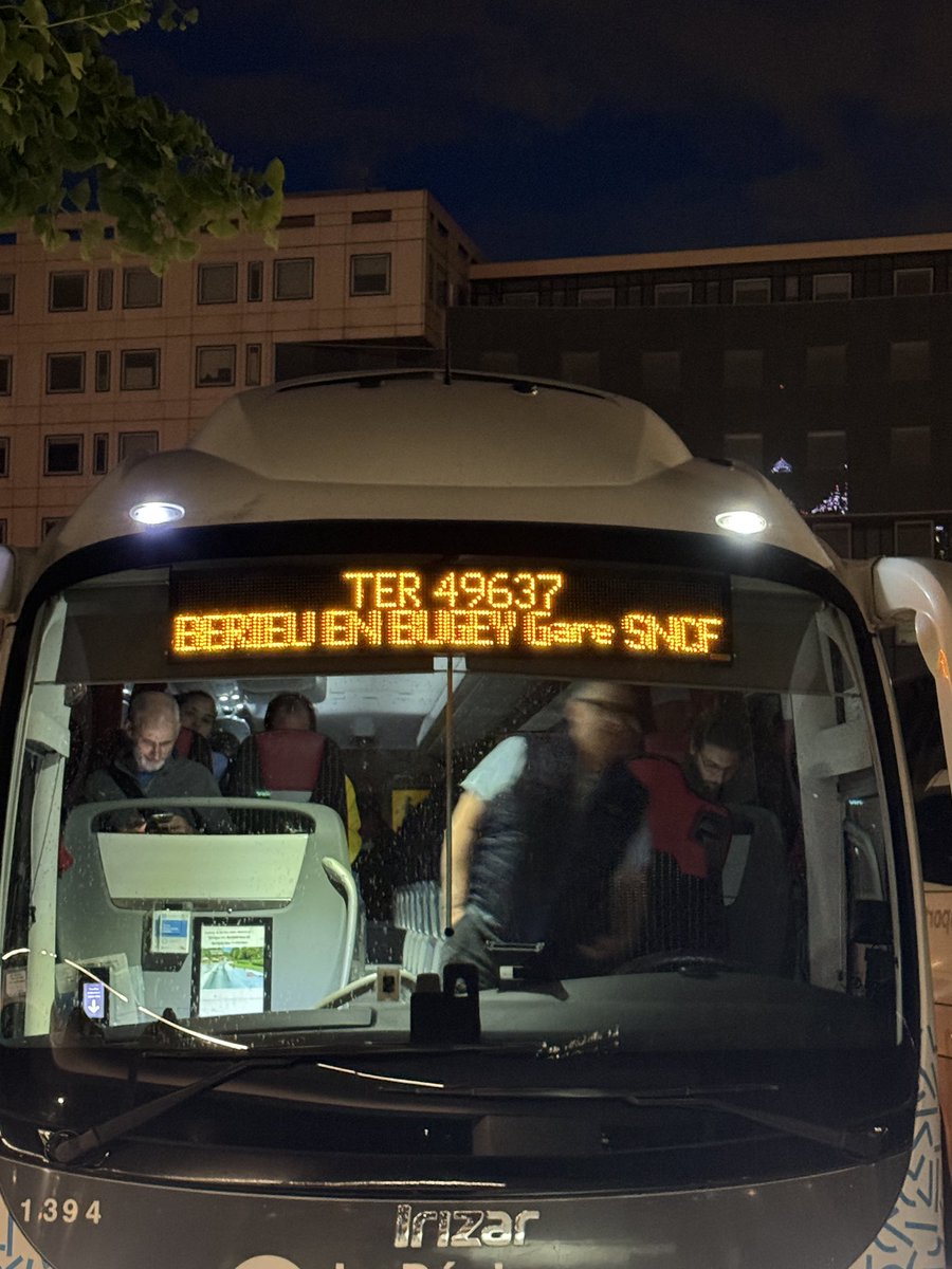 Les « Train Express Régionaux » qui sont en fait des AUTOCARS en région Auvergne Rhône Alpes, si c’est pas une raison de plus de détester Laurent Wauquiez !!!