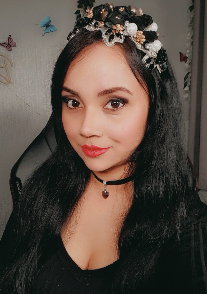 Ok, I'm a little late. Live now on twitch Now

twitch.tv/trollbanan321/ 

#livestreamer #girlswhogame #twitch #hobby #trollbanan321 #instagood #ps4 #Bloodborne #challenge #nodeath #deathless