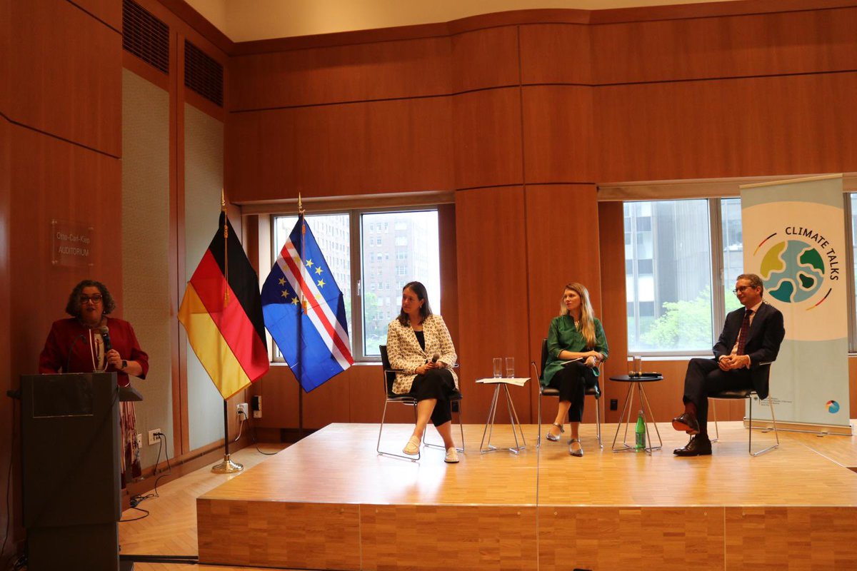 Inspiring second edition of #ClimateTalk at German House. Together with 🇨🇻 mission of Cabo Verde, 🇩🇪 was delighted to host experts on the interlinkages between #ClimateChange & migration. Multifaceted responses are needed, incl building up resilience and scaling up adaptation.