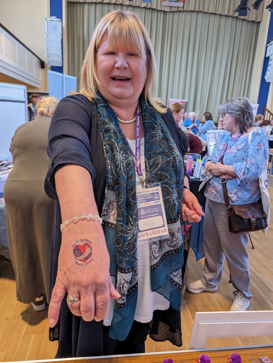 Cllr @Julie_Dettbarn rocking a #SAYoungCarers tattoo at today's Wellbeing event 😃🤘

#RaisingAwareness