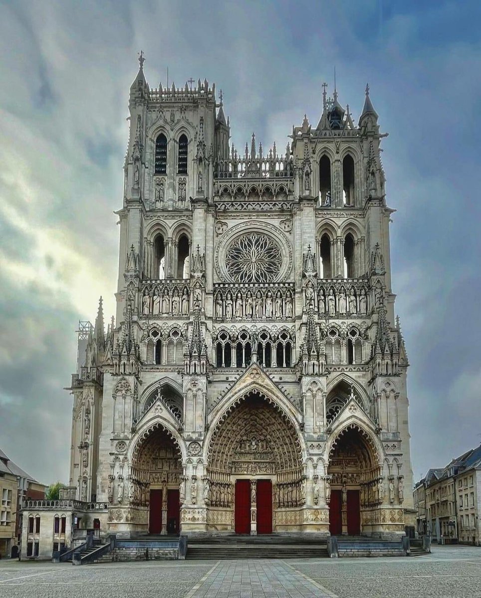La cathédrale d’Amiens est l’une des plus belles cathédrales de la France 🇫🇷