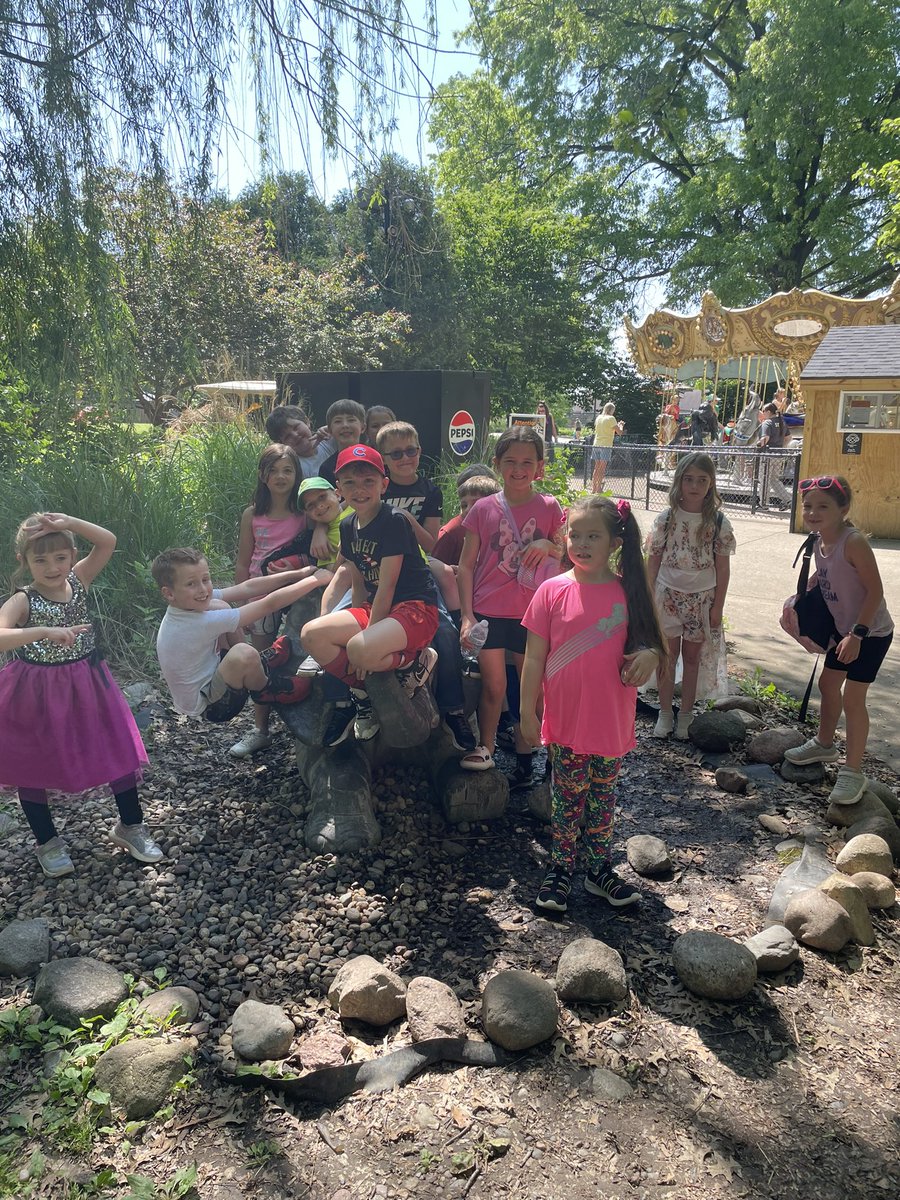 BrandlyMariah's tweet photo. Niabi Zoo 🐒 #2ndgrade #fieldtrip #4teamvalley https://t.co/Ye7xwlMwAP