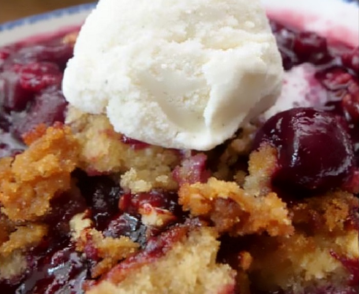 Happy Cherry Cobbler Day! 🍒 #cherrycobblerday #recipe greatgrubdelicioustreats.com/cherry-cobbler/