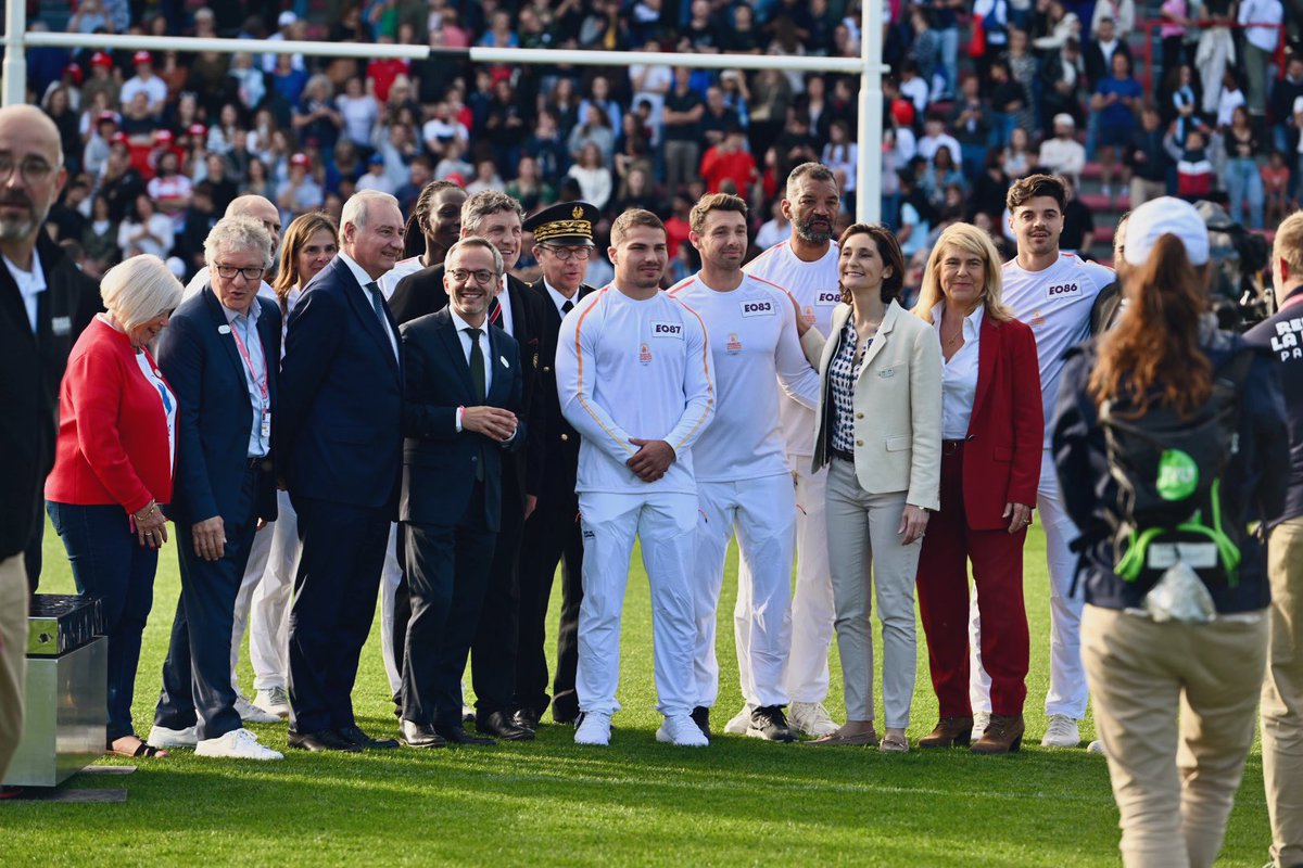 Le chaudron est allumé par @Dupont9A ! 🔥 Je salue le rôle majeur joué par le Président du département de Haute-Garonne, @SebVincini, pour le passage de la flamme olympique 🤝 #JOP2024 #Toulouse