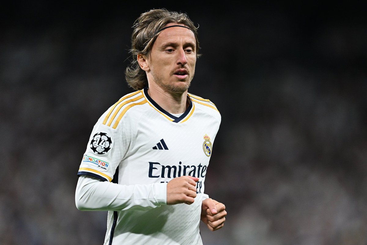 🚨⚪️ Luka Modrić has informed Real Madrid of his desire to stay at the club and sign new contract.

It’s not about the salary, Modrić told Real Madrid of his intention to stay.

Modrić has rejected already two big proposals to wait for Real.

Up to Real Madrid now. 🇭🇷