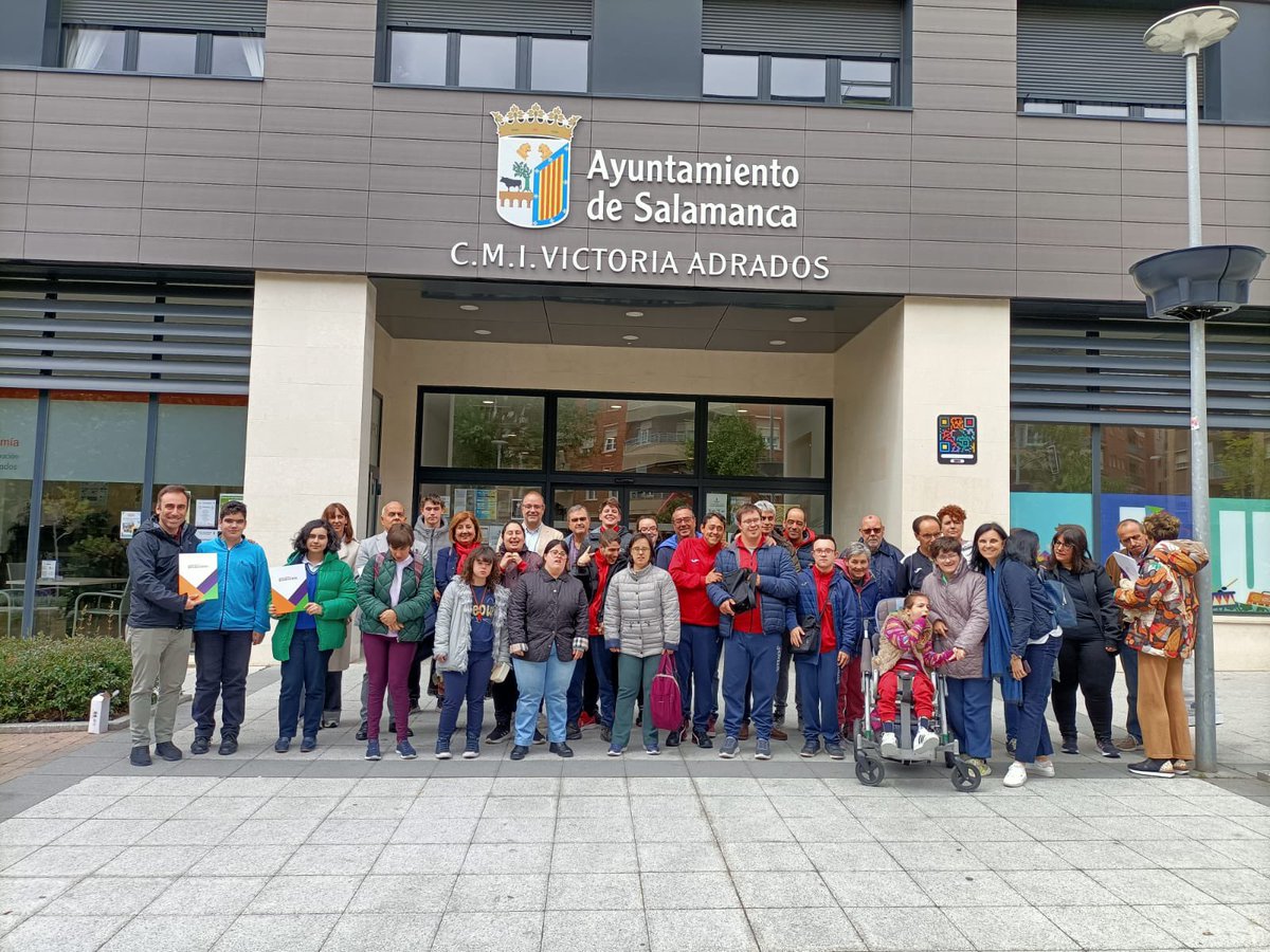 Este jueves nos reunimos para leer el manifiesto por la SAME24. Todos juntos luchamos por una educación inclusiva, de calidad y basada en el respeto. <a href="/avivasalamanca/">FUNDACIÓN AVIVA</a> <a href="/AspaceSalamanca/">ASPACE Salamanca</a> <a href="/AsprodesSalaman/">Asprodes Salamanca</a> <a href="/AspasSalamanca/">Aspas Salamanca</a> <a href="/aytoSalamanca/">Ayuntamiento Salamanca</a> <a href="/SanEstanislao/">San Estanislao SA</a> <a href="/asparlabesana/">AsparlaBesanaSalaman</a> <a href="/CME_es/">Campaña Mundial por la Educación</a>