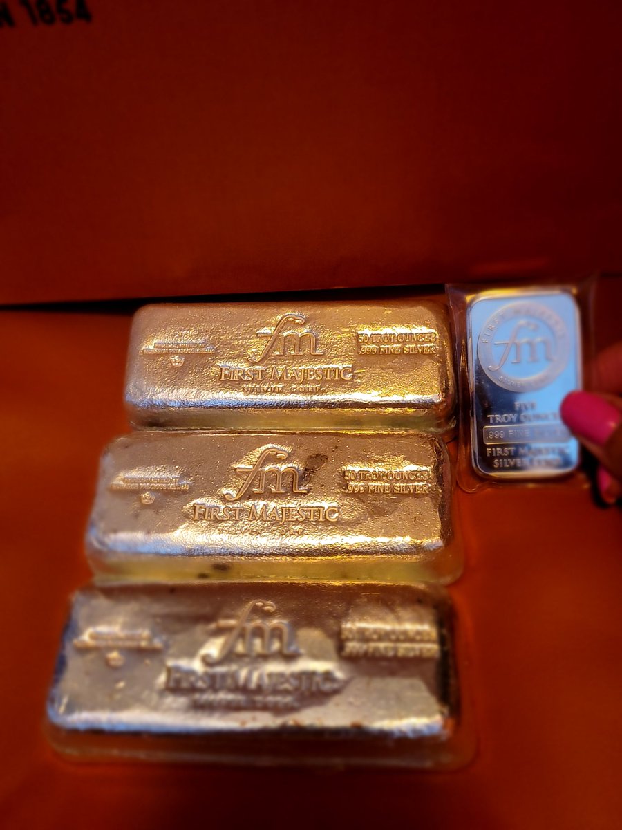 Looking through my gallery..saw this picture..no wonder Powell is off sick w covid at home. The Fed can't keep the price of silver down anymore?? Silver to $1000+!!! #silver