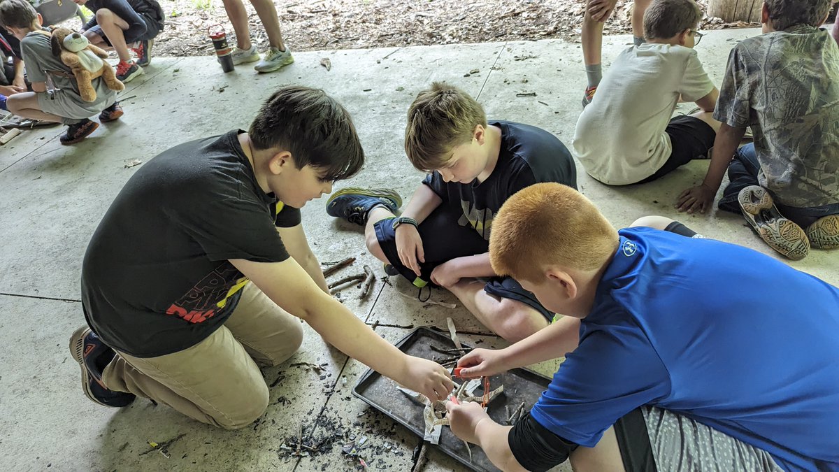 ElementaryPI's tweet photo. 4th graders attended River Bend Nature Center today. They learned about outdoor survival by:
-building shelters 
-using a striker to start a fire
-learning how to use a compass https://t.co/Kn9q8cdou0