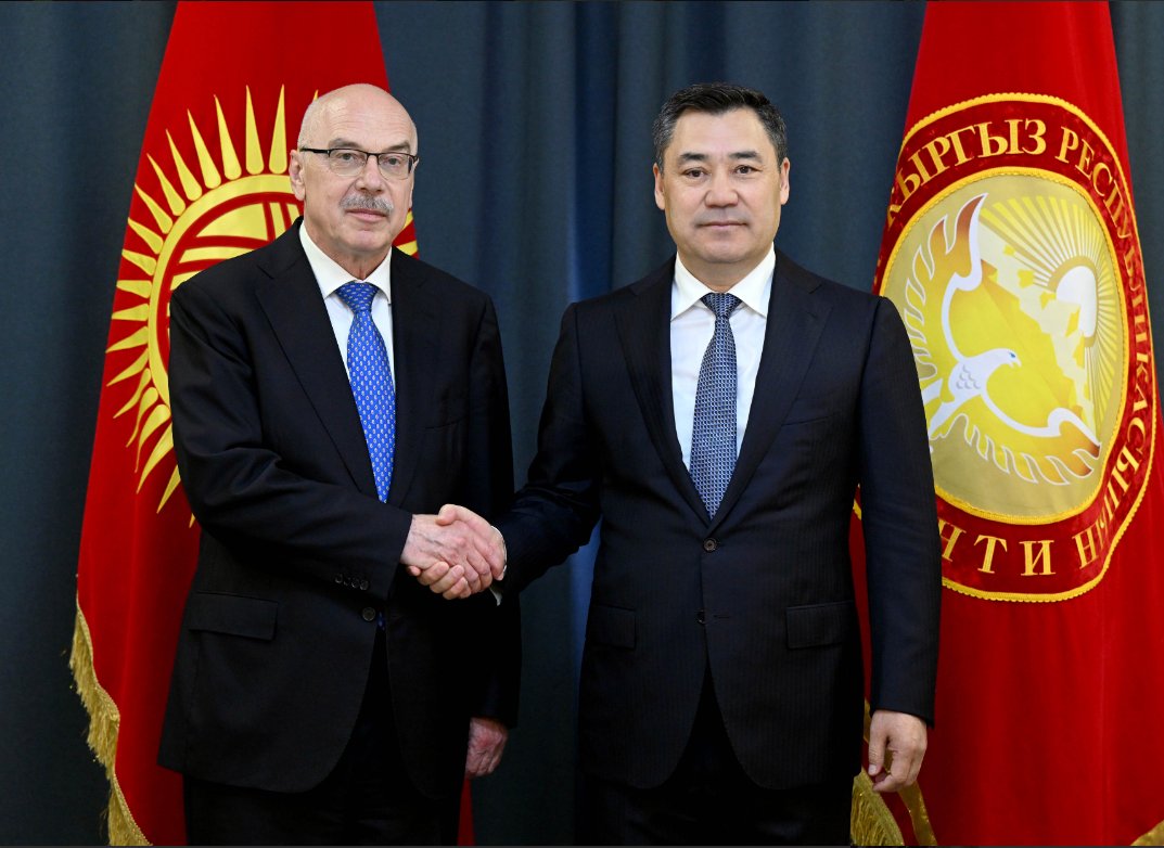 In Bishkek, USG Voronkov met #Kyrgyzstan President Japarov praising the excellent collaboration with @UN_OCT. He welcomed the recent adoption of the National Programme to #CounterTerrorism & Extremism and commended 🇰🇬's commitment to repatriating citizens from conflict zones