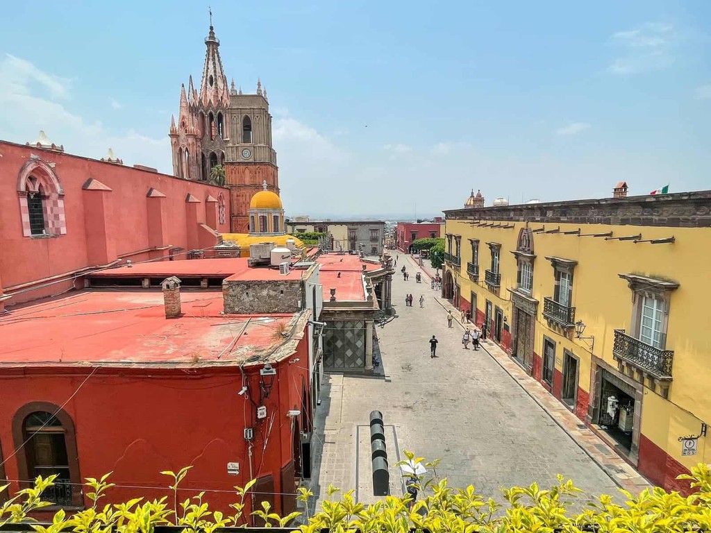 Searching for the best rooftop bars in San Miguel de Allende? Read more 👉 bit.ly/3QMecfk #MustVisitRooftopBars #SanMigueldeAllende #Mexico #travel