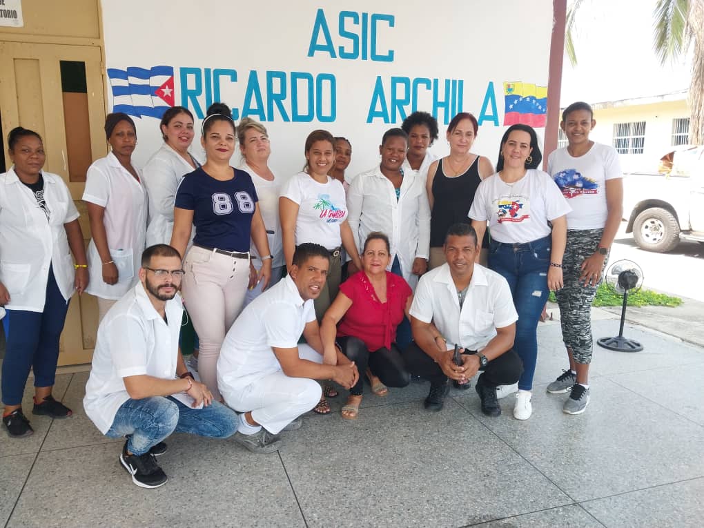 Visita la Activista Juvenil Nacional el CDI de difícil acceso Ricardo Archila, del estado Apure, colaboradores llenos de compromiso y entrega, brindando atención médica de calidad al pueblo venezolano. #CubaPorLaVida #CubaCoopera #UnidosXCuba