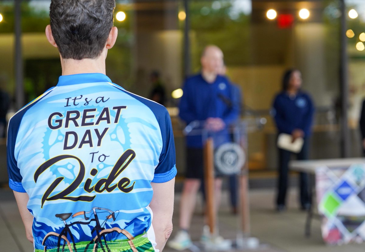 It’s #BikeToWorkDay, and at the Department of Energy, we lead with action. DOE staffers joined Deputy Energy Secretary David Turk and @USDOT and pedaled their way to DOE’s HQ to show folks what it’s like to reduce their carbon footprint through their morning work commute.