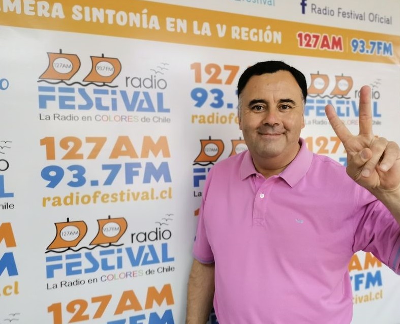 Continuamos en esta tarde junto a #ClaudioGomez y #JovenLalo para colocarle todo el RITMO y el SABOR a #LaNumberOne ¿Saludos? Aquí 👇👇👇 📲Nuevo #FestiWasap +569 5372 9325 🔵X / Instagram/ TikTok @radio_festival 📻🎙 127 AM/ 93.7 FM / radiofestival.cl