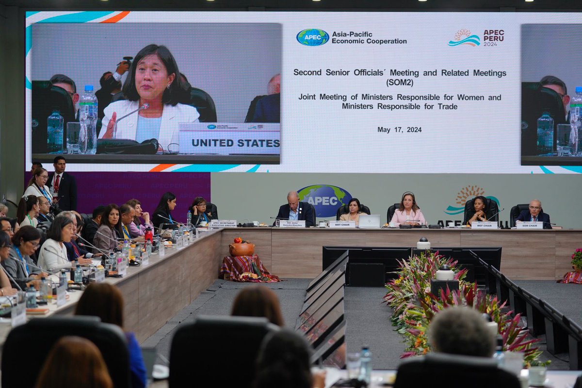<a href="/AmbassadorTai/">Ambassador Katherine Tai</a> y <a href="/MattMurray8/">Matt Murray</a> compartieron las experiencias y buenas prácticas del gobierno de los 🇺🇸 en materia de Comercio, con la presidenta Dina Boluarte 🇵🇪 de <a href="/presidenciaperu/">Presidencia del Perú 🇵🇪</a> y representantes de las 21 economías de la región Asia-Pacífico (2/3)