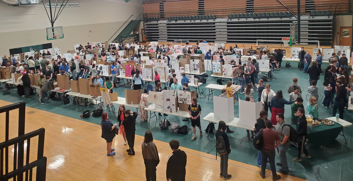 Over 200 #chemistry students participated in an exhibition of science passion projects for more than 100 guests from the district and community. I could not be more proud of all they accomplished. 💚 @PBLWorksKY @RCSHSOffices @Ms_April_Adkins #vikingsLEAD