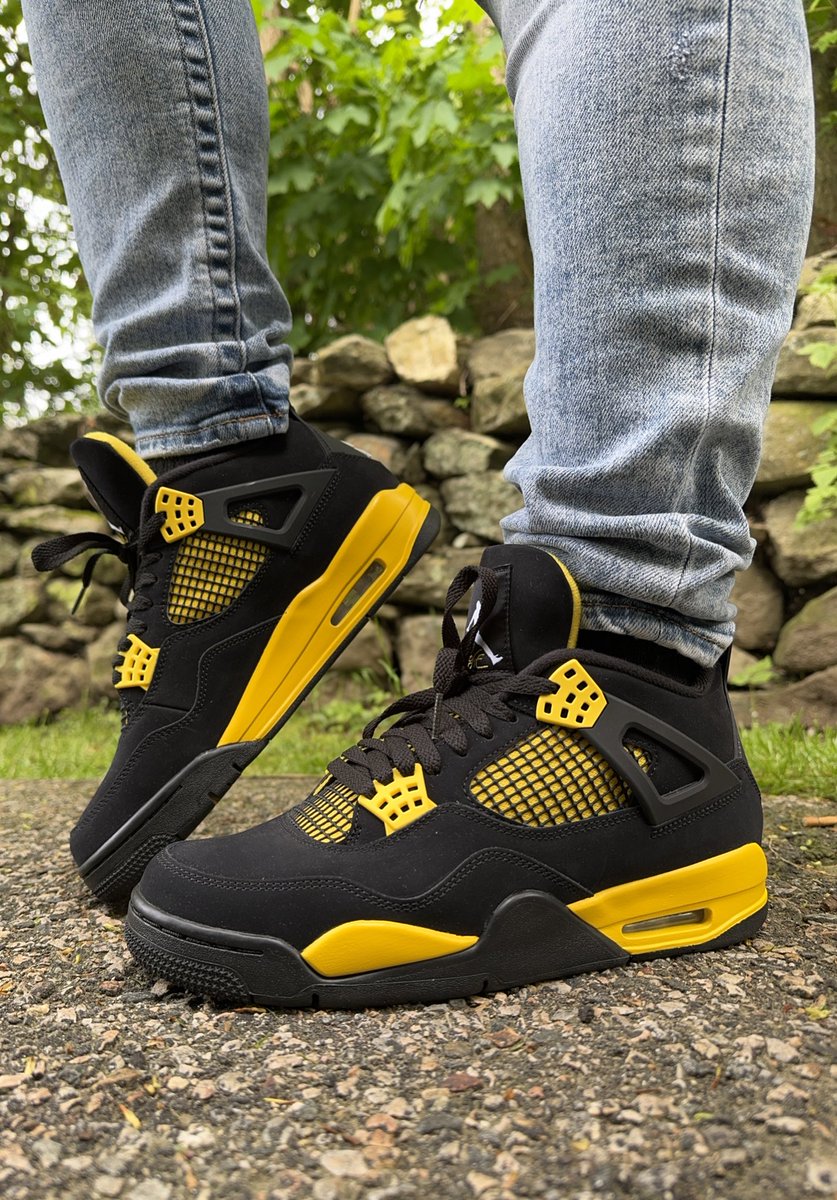 #KOTD

Aj4- ⛈️💛🖤

Happy FRIYAY!! 😉 Hope everyone had a great week! Just bc it’s the weekend doesn’t mean achieving your goals stops! Celebrate you🥂Stay safe stay blessed stay YOU! 🙏🏾💛🖤

#mykicks12exclusive
#yoursneakersaredope
#snkrsliveheatingup
#INMYJS