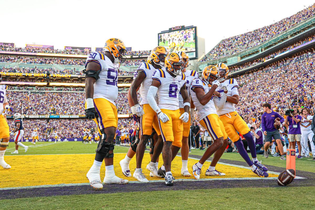 #AGTG! After a conversation with @CoachCRaymond I am euphorically grateful and blessed to receive an offer from DBU @LSUfootball 🐯🟣. @CoachEHicks @haywoodtomcats @CoachPuckett25 @Njharris12 @timseymour62