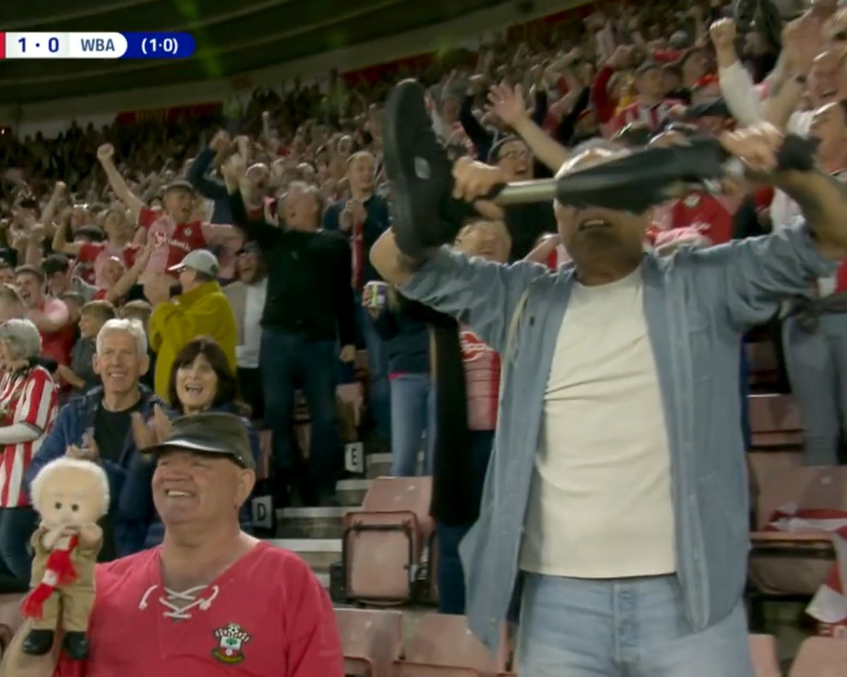 Southampton fans celebrate their 2nd half lead over West Brom with Puppets & Prosthetic Legs. As one does. 🙃 #KeepTheChampionshipPlayoffsWeird