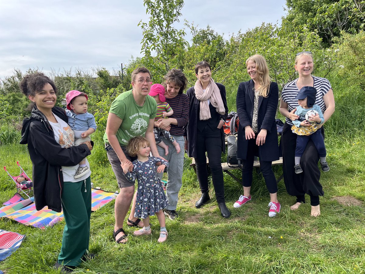 Great to meet up with some of the @G_hollingdean team and @CarolineLucas today to talk about their efforts to protect their area from the Council’s wrongheaded new glyphosate herbicide programme. And to visit the community orchard to play around among the trees and pond!