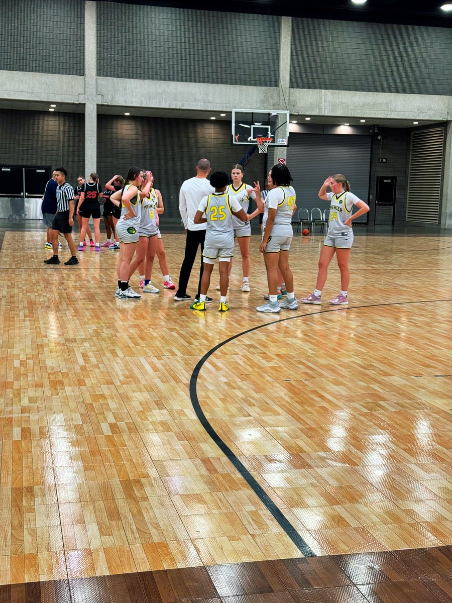 Loving the defensive intensity from this 2026 Kentucky Premier NE2K group…not giving up anything easy and making it hard to even get past half court. Constantly trapping👀

<a href="/KentuckyPremier/">Kentucky Premier EYBL</a> <a href="/Ohio_Basketball/">OhioBasketball.com</a>
