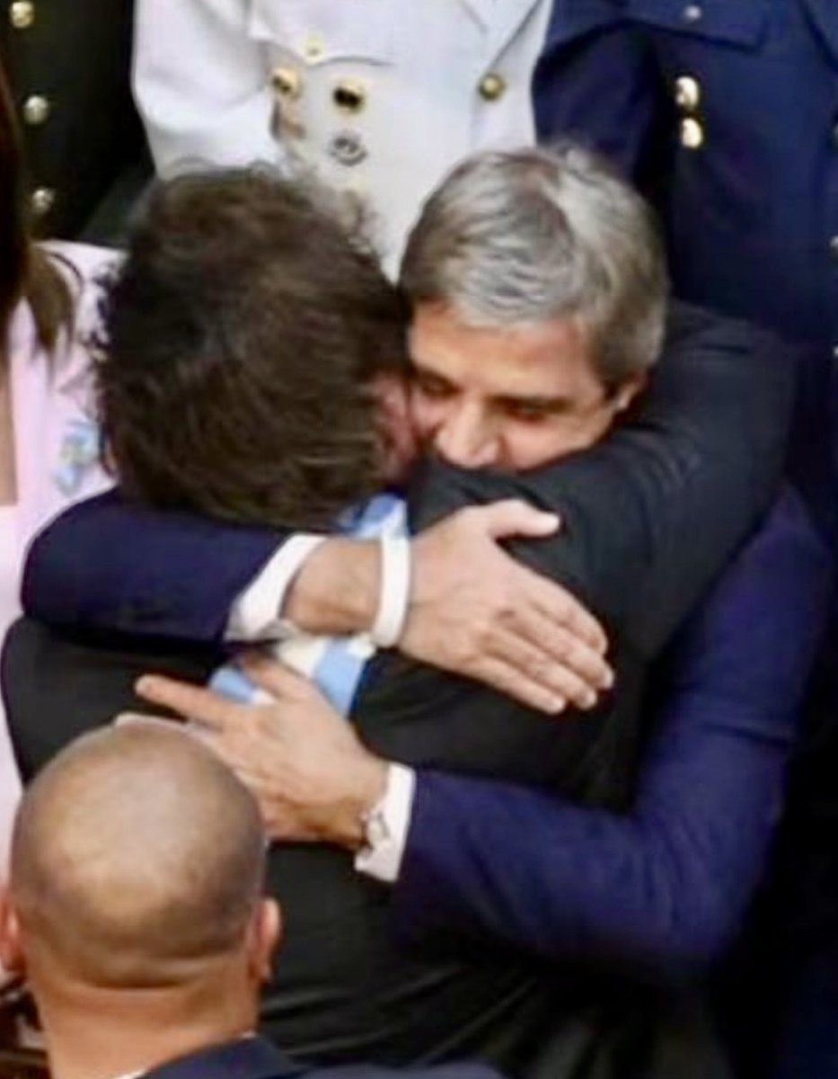 💡🧠El 6️⃣0️⃣% de los #Argentinos es parte de este gran abrazo‼️
Gracias a estos 2 próceres por volver hacer a #Argentina grande nuevamente‼️#MAGA 💪🏻🦁🦁👏🏼
#Quebienpusimoselvoto #VLLC
#liberal #libertario #JavierMilei 
 #BatallaCultural #Milei #LLA
#PresidenteMilei #Fuerzasdelcielo